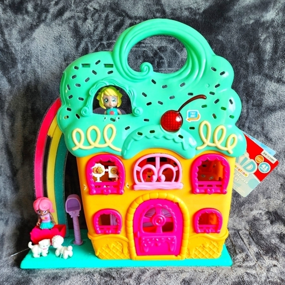 NWT Kid Connection Folding Cupcake House Playset with Lights and Sounds, 41 pc